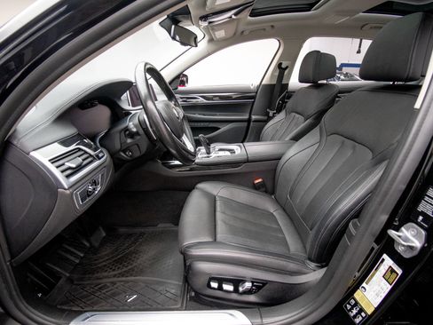 Used 2020 BMW 740i xDrive AWD/4WD image 17