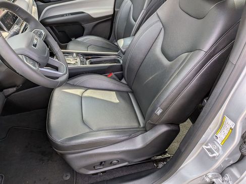 Used 2025 Jeep Compass Limited w/ Sun & Sound Group image 22