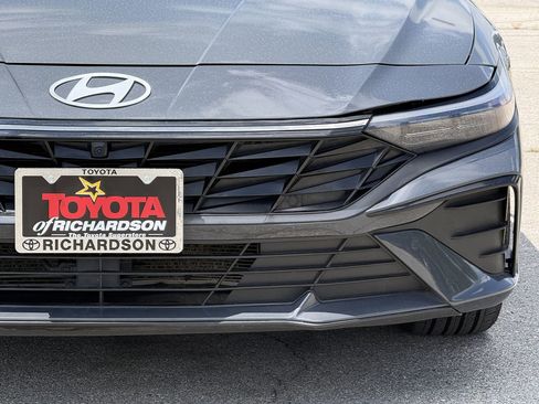 Used 2024 Hyundai Elantra Limited FWD image 9