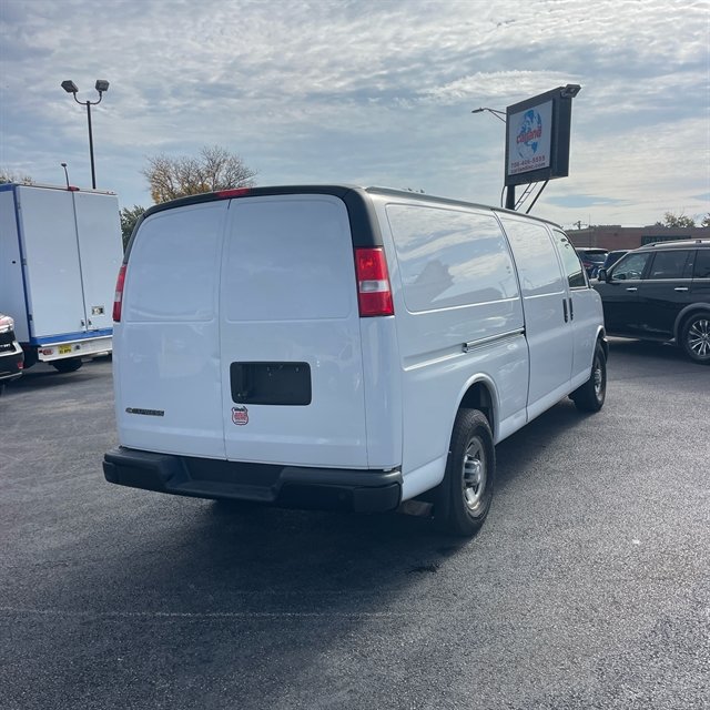 Used 2020 Chevrolet Express 3500 Extended w/ Driver Convenience Package RWD image 4