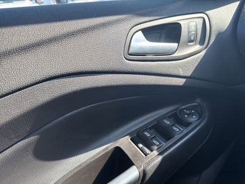 Used 2019 Ford Escape SE image 26