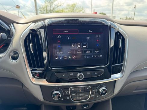Used 2020 Chevrolet Traverse LT image 14