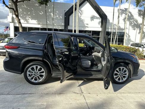 Used 2023 Toyota Highlander Limited image 31