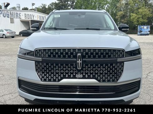 New 2026 Lincoln Navigator L Reserve AWD/4WD image 2
