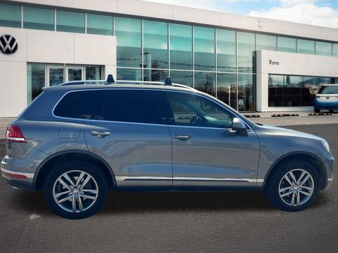 Used 2016 Volkswagen Touareg TDI AWD/4WD image 4