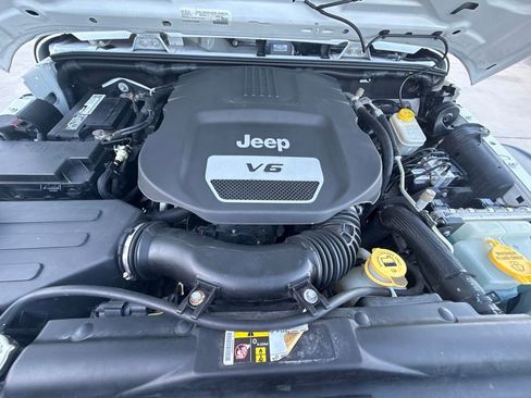 Certified 2016 Jeep Wrangler Unlimited Sport image 33