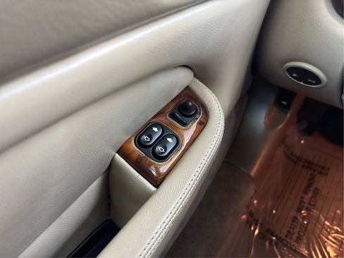 Used 1998 Jaguar XK8 Convertible RWD image 38
