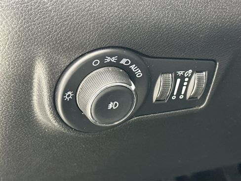 Used 2022 Jeep Compass Latitude w/ Sun and Sound Group AWD/4WD image 10
