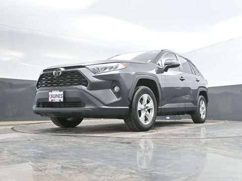 Used 2021 Toyota RAV4 XLE FWD image 31