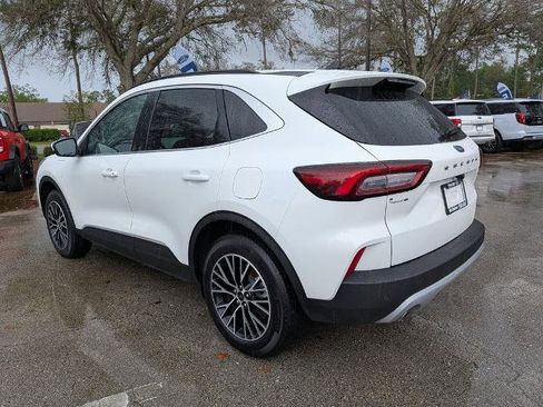 Certified 2025 Ford Escape SE image 5