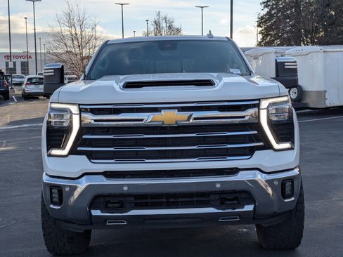 Used 2024 Chevrolet Silverado 3500 LTZ w/ LTZ Convenience Package image 8