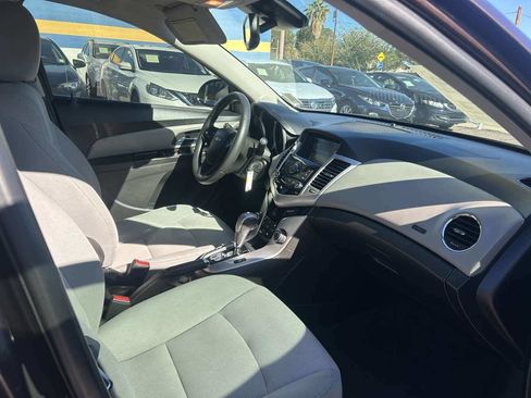 Used 2015 Chevrolet Cruze LT image 9