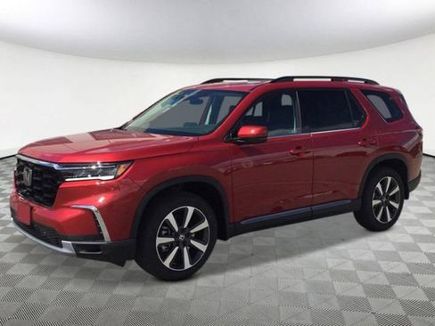 New 2025 Honda Pilot Touring image 2