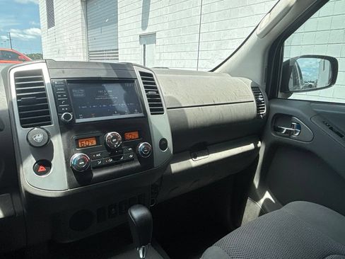 Used 2020 Nissan Frontier SV w/ Midnight Edition Floor Mats RWD image 14