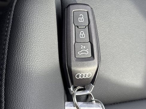 Used 2025 Audi Q5 Premium image 44