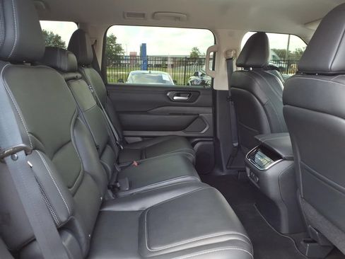 Used 2025 Nissan Armada SV RWD image 16