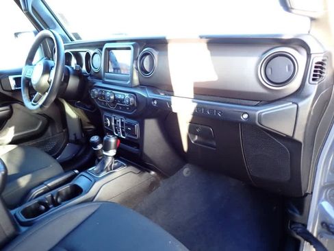 Used 2018 Jeep Wrangler Unlimited Sport S image 19