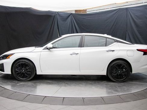 Used 2025 Nissan Altima 2.5 SV w/ SV Special Edition Package image 9