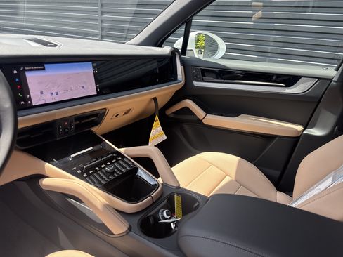 New 2026 Porsche Cayenne AWD/4WD image 9