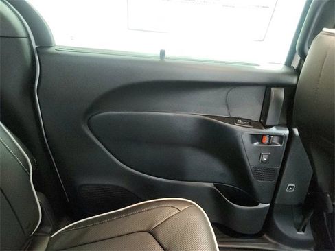 New 2026 Chrysler Pacifica Limited w/ S Appearance Package image 38