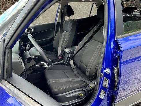 Used 2025 Hyundai Venue SEL image 23