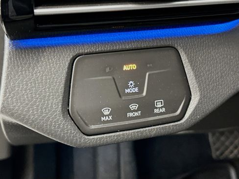 Used 2023 Volkswagen ID.4 Pro AWD/4WD image 17