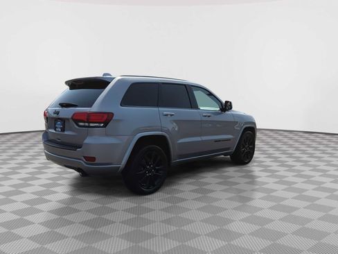Used 2018 Jeep Grand Cherokee Altitude AWD/4WD image 8