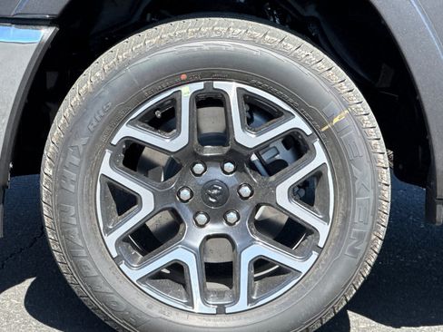 New 2026 RAM 1500 Laramie AWD/4WD image 24