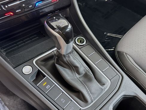 Used 2025 Volkswagen Jetta SE image 20