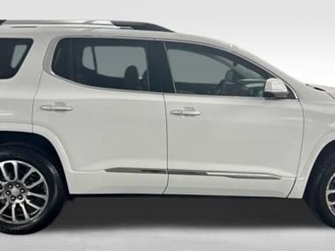 Used 2022 GMC Acadia Denali w/ Denali Ultimate Package image 10