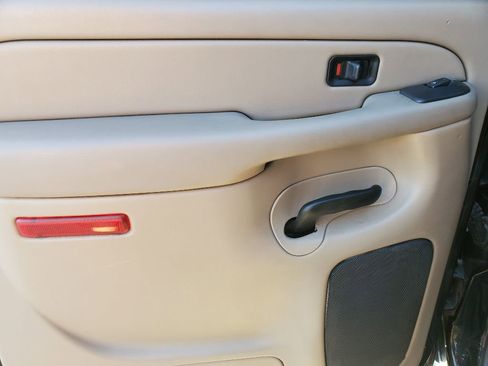 Used 2006 Chevrolet Avalanche Z71 w/ Sun And Sound Package image 25