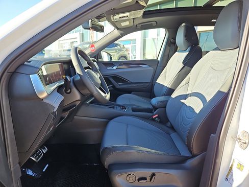 New 2026 Volkswagen Tiguan SE R-Line image 12