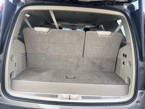 Used 2019 Cadillac Escalade Luxury AWD/4WD image 14