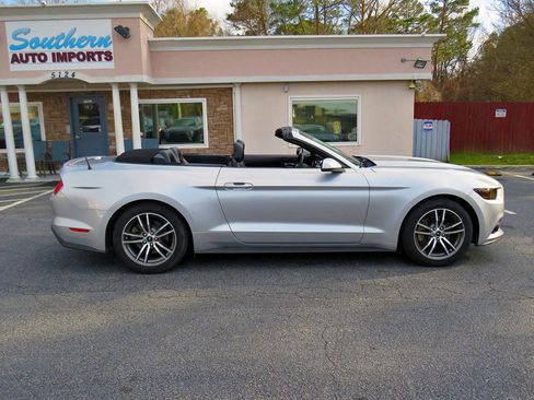 Used 2017 Ford Mustang Premium image 10