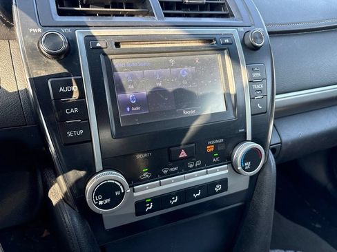 Used 2014 Toyota Camry SE FWD image 22
