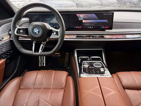 Certified 2023 BMW i7 xDrive60 w/ Executive Package 2 image 29