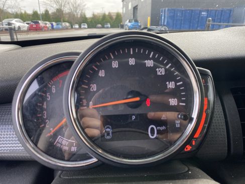 Used 2018 MINI Cooper 2-Door Hardtop image 10