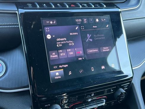 Used 2025 Jeep Grand Cherokee Altitude image 22