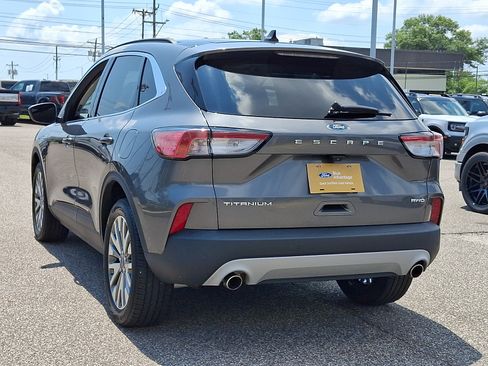 Certified 2022 Ford Escape Titanium AWD/4WD image 8