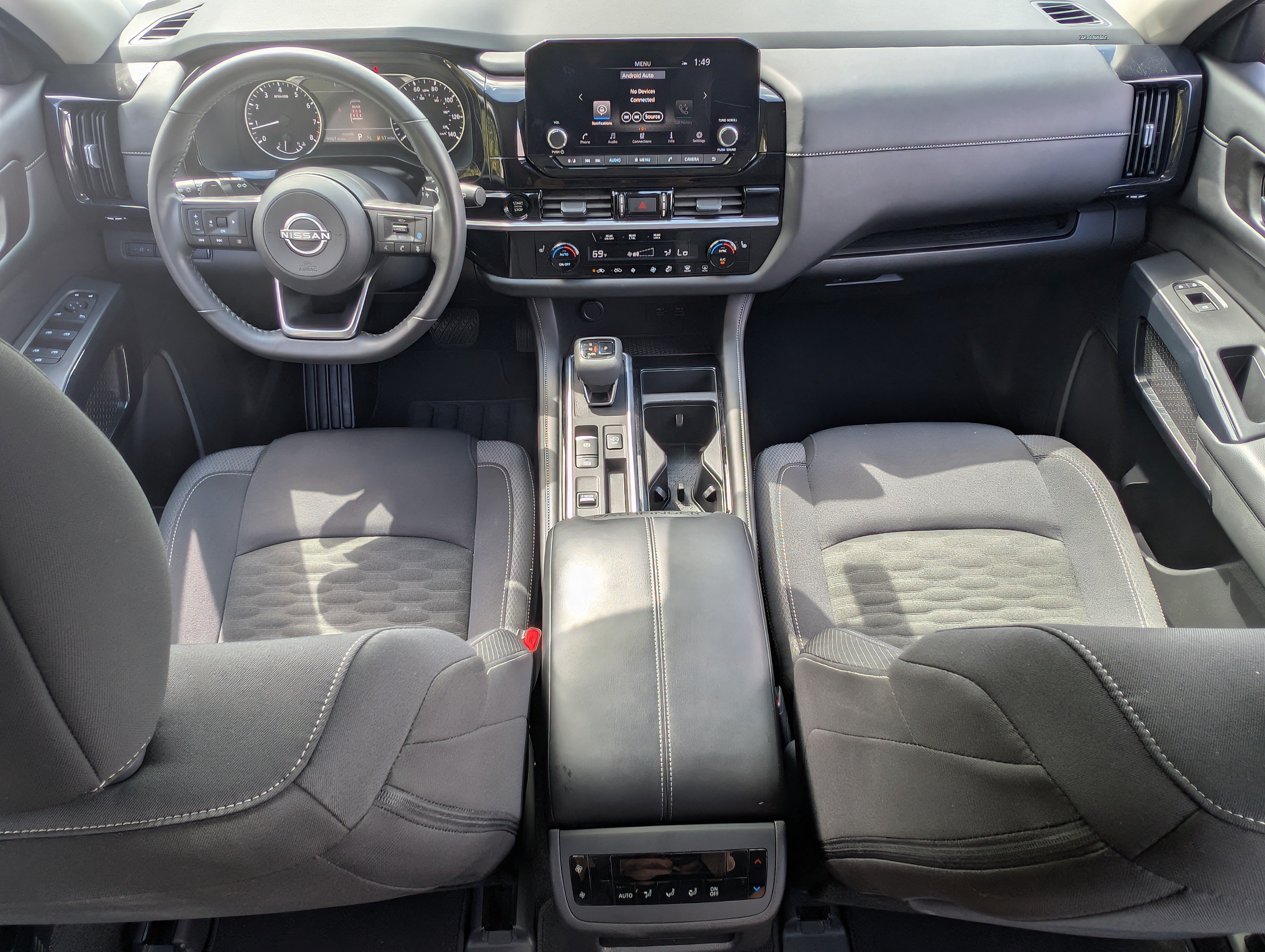 Used 2025 Nissan Pathfinder SV FWD image 23
