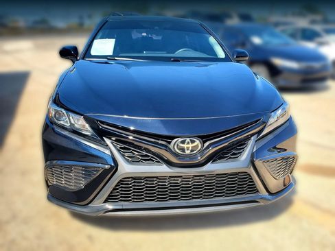Used 2021 Toyota Camry SE FWD image 22