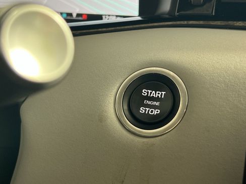 Used 2024 Land Rover Range Rover Evoque Dynamic SE image 33