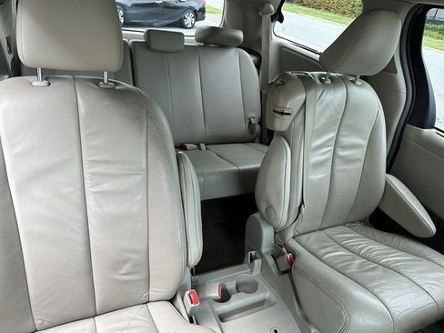 Used 2013 Toyota Sienna XLE FWD image 23
