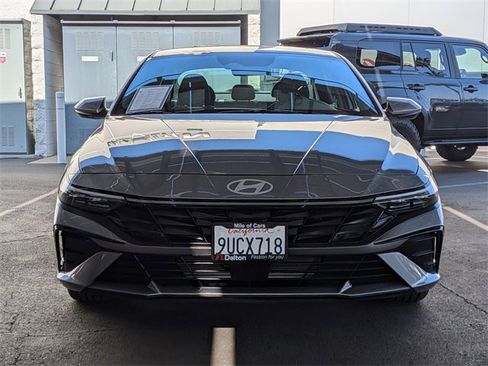 Used 2025 Hyundai Elantra SEL image 2