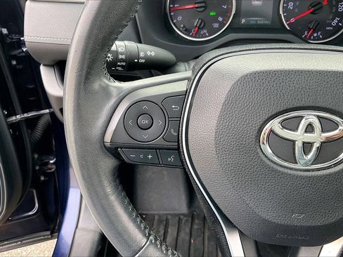 Used 2020 Toyota RAV4 XLE Premium image 30