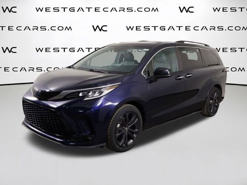 Used 2022 Toyota Sienna XSE image 1