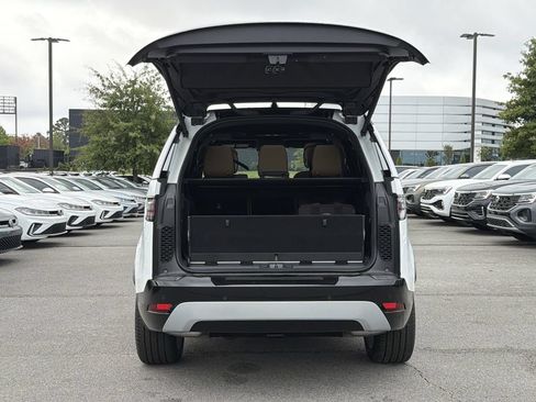 New 2026 Land Rover Discovery Limited Edition AWD/4WD image 13