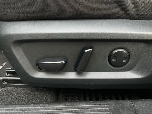 Used 2023 Nissan Rogue SV image 11