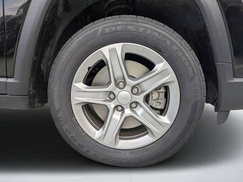 Used 2023 Jeep Compass Latitude w/ Sun and Sound Group AWD/4WD image 10