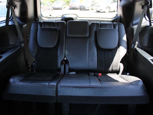 Used 2017 Dodge Grand Caravan SXT w/ Blacktop Package FWD image 27